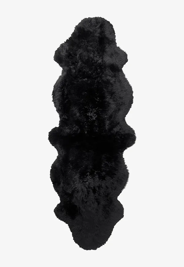 Klassisk skinnwille matta i svart färg gjord i fårskinn.