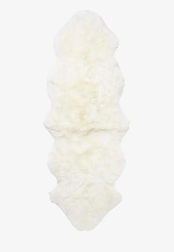 Riktigt snygg skinnwille matta i vit färg gjord i fårskinn.