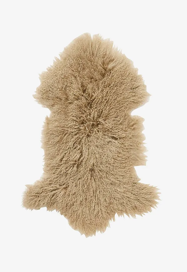 Klassisk matta i brun färg gjord i fårskinn.