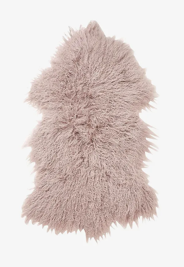 Exklusiv matta i rosa färg gjord i fårskinn.