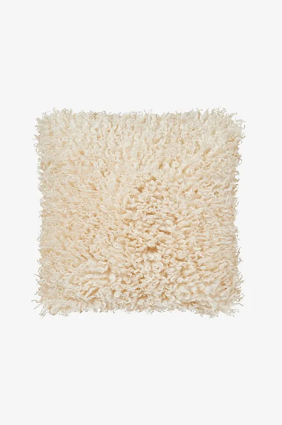 Vacker säng 2025 från Skinnwille.