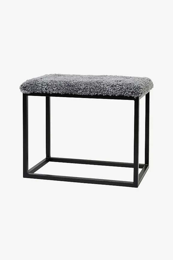 Komfortabel grå bänk i fårskinn från Skinnwille.