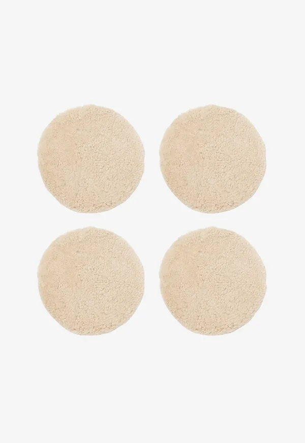 Fantastiskt snygg beige matta i fårskinn från Skinnwille.