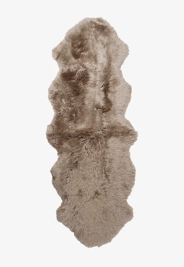Vacker skinnmatta i brunt från Skinnwille.