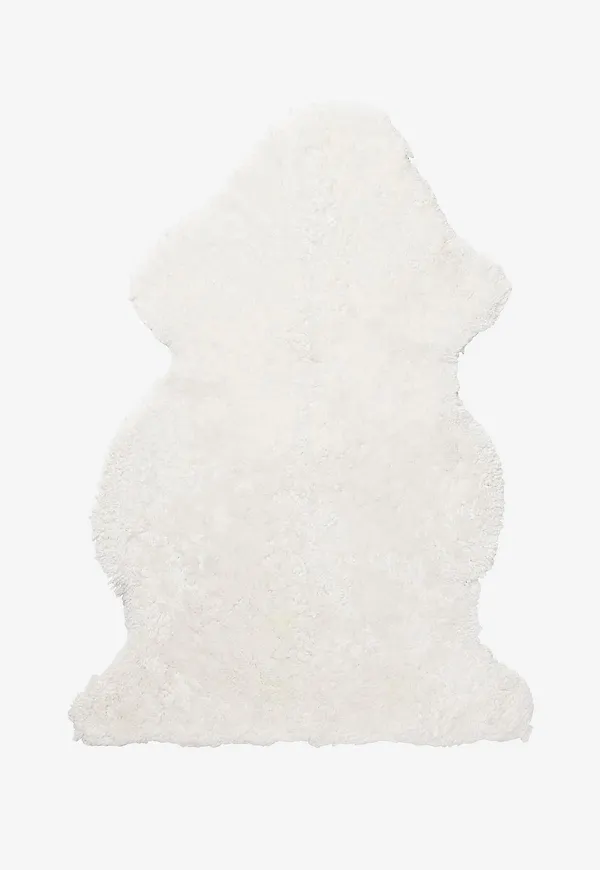 Superfin vit matta i fårskinn från Skinnwille.
