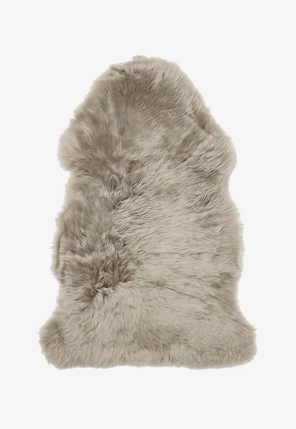 Beige Skinnwille-matta i moderiktig modell.
