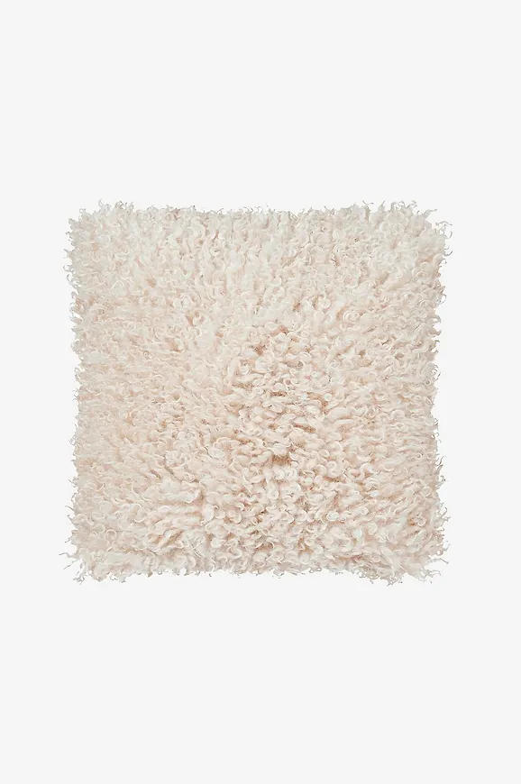 Supersnygg säng 2026 från Skinnwille.