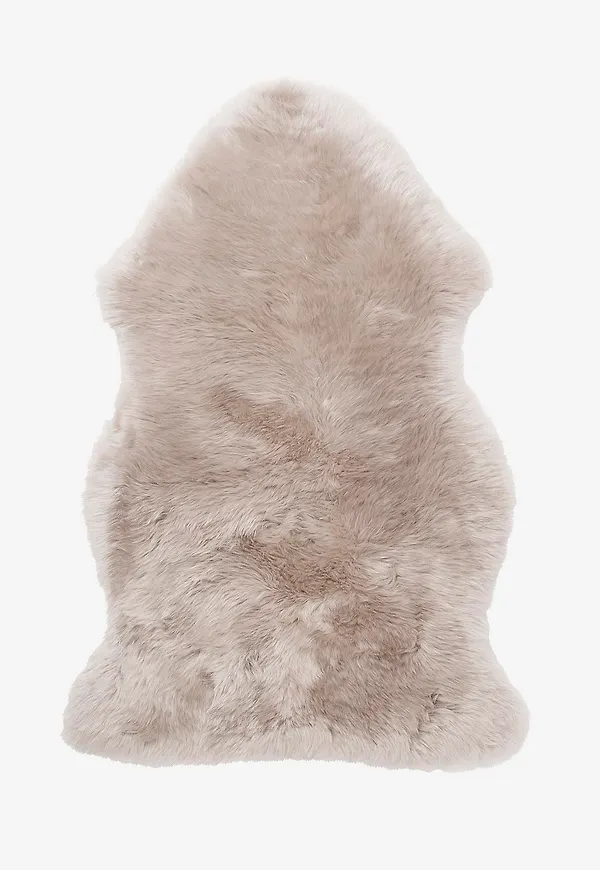 Beige Skinnwille-matta i modern modell.