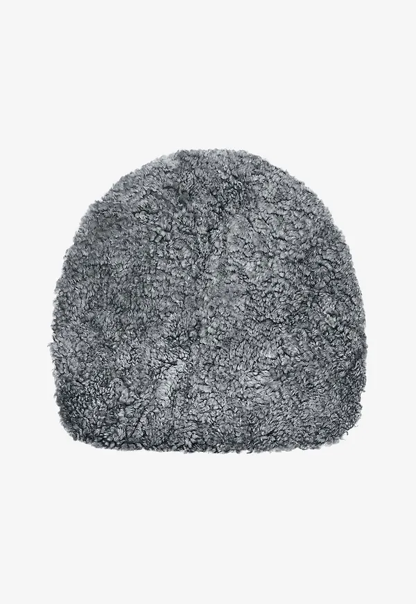 Smickrande sittkudde i fårskinn från Skinnwille.