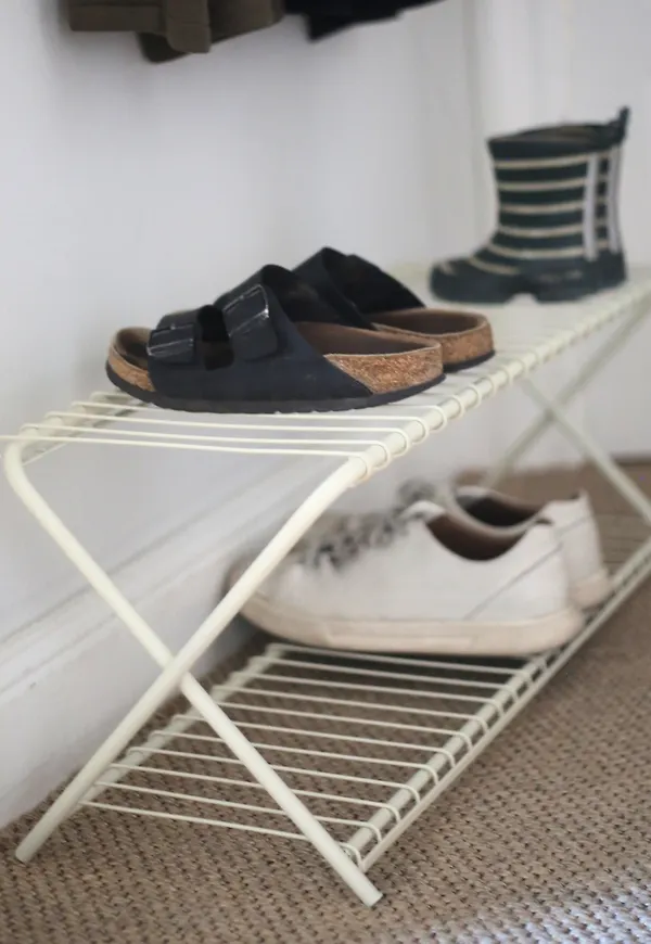 Cool beige hylla 2025 från Created By Designtorget.