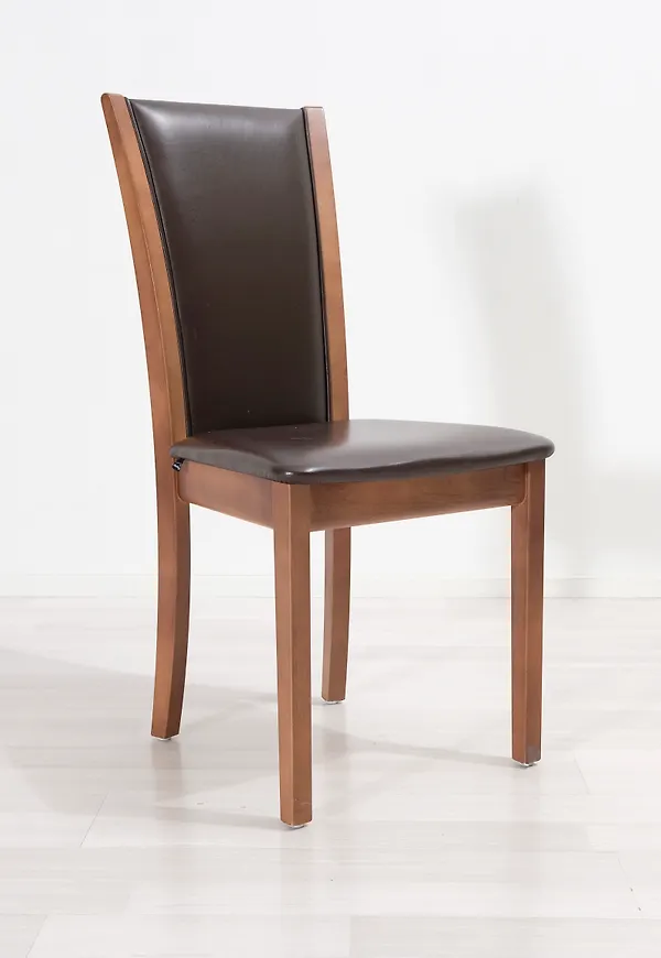 Brun Skovby-matstol i ikonisk modell.