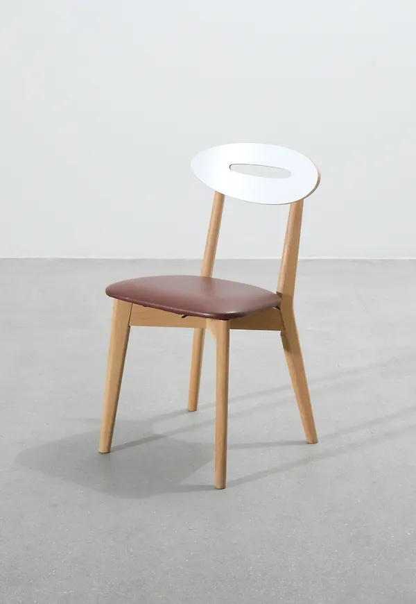 Snygg matstol 2025 från Skovby.