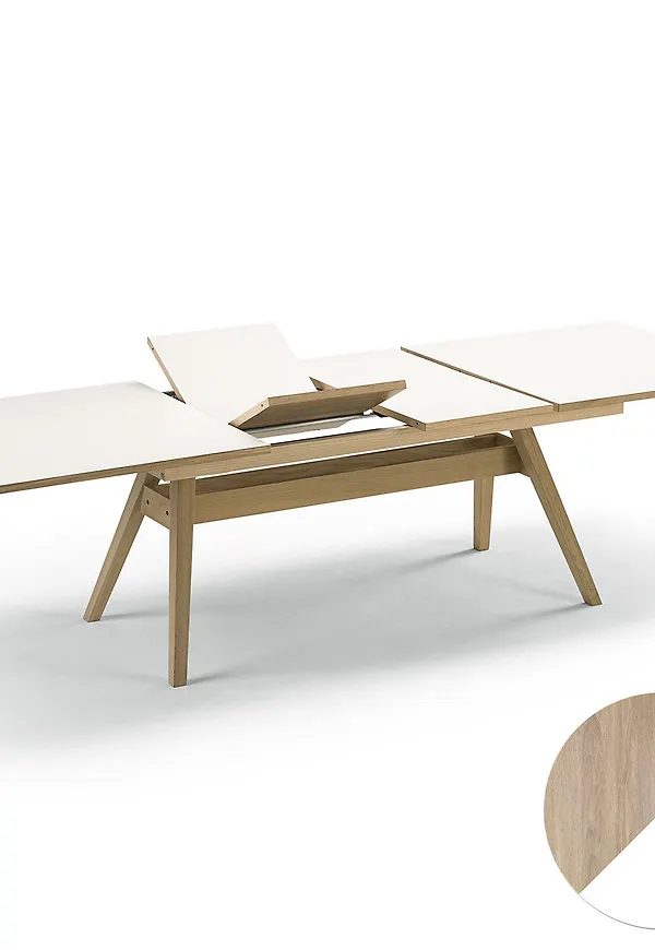 Skovby bord i ek som passar perfekt till sommaren 2025!