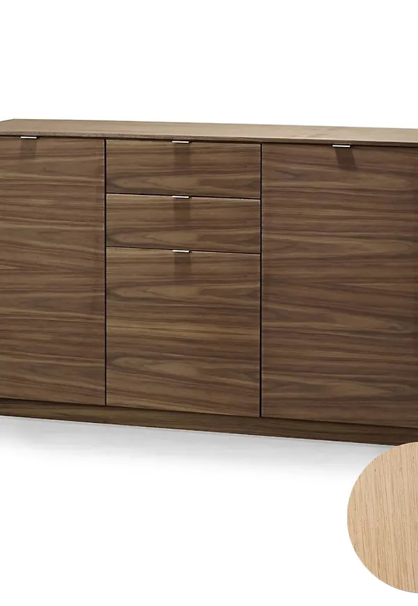 Cool vitrinskåp i ek från Skovby.