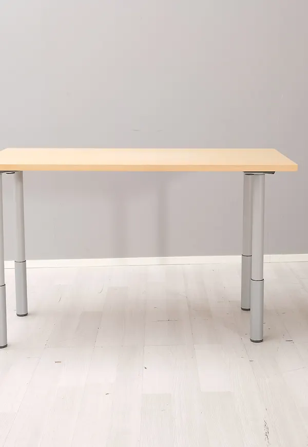 Ikonisk skrivbord 2025 från No brand.