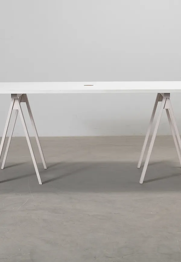 Jättesnygg skrivbord i vitt från No brand.