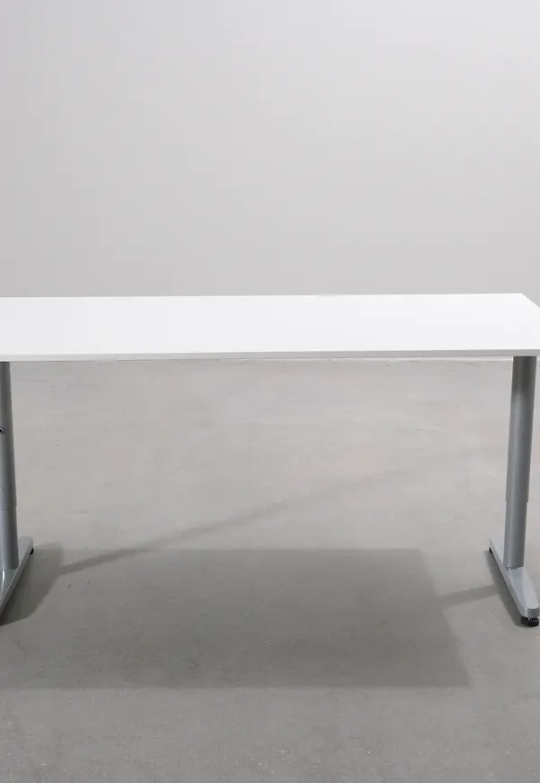 Stilren bord som passar bra vid många olika tillfällen.