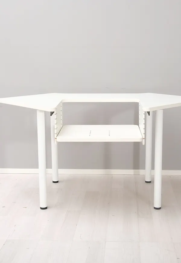 Stilren vit bord 2025 från No brand.