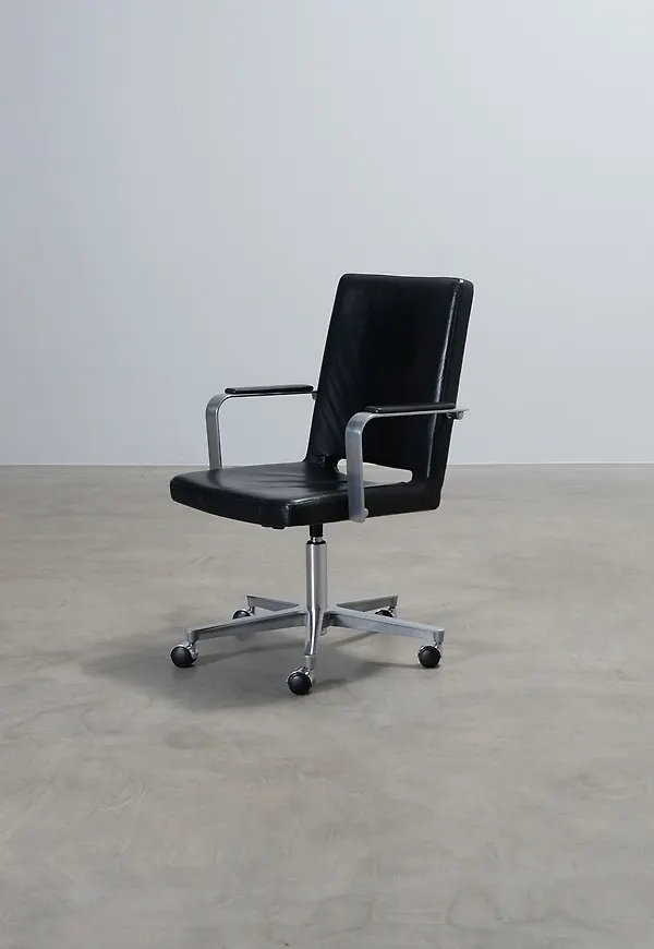 Skön Stol som passar bra vid många olika tillfällen.