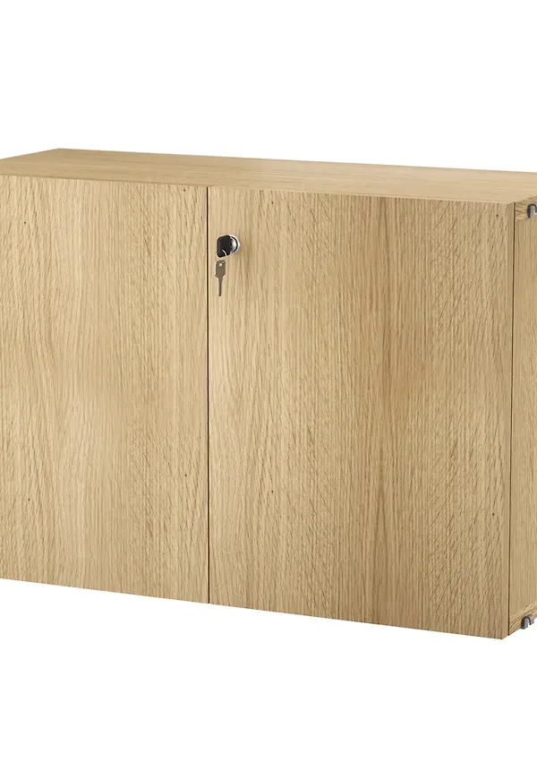 Fin skåp 2025 från String Furniture.