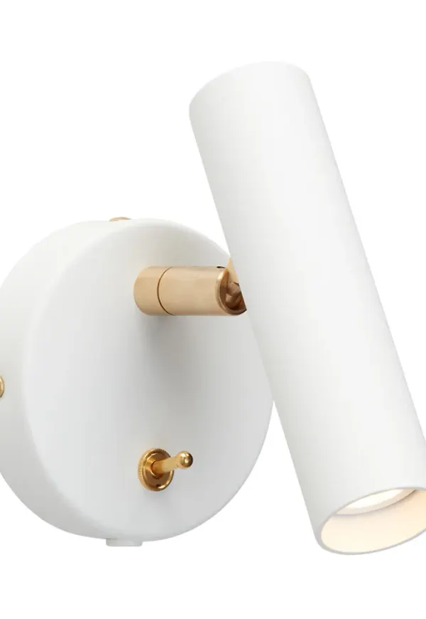 Vit vägglampa som passar perfekt till sommaren 2025!