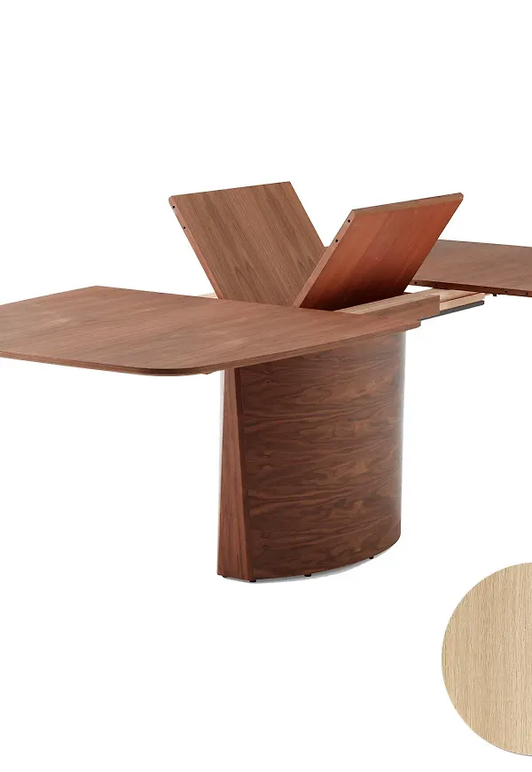 Exklusiv matbord i ek från Skovby.