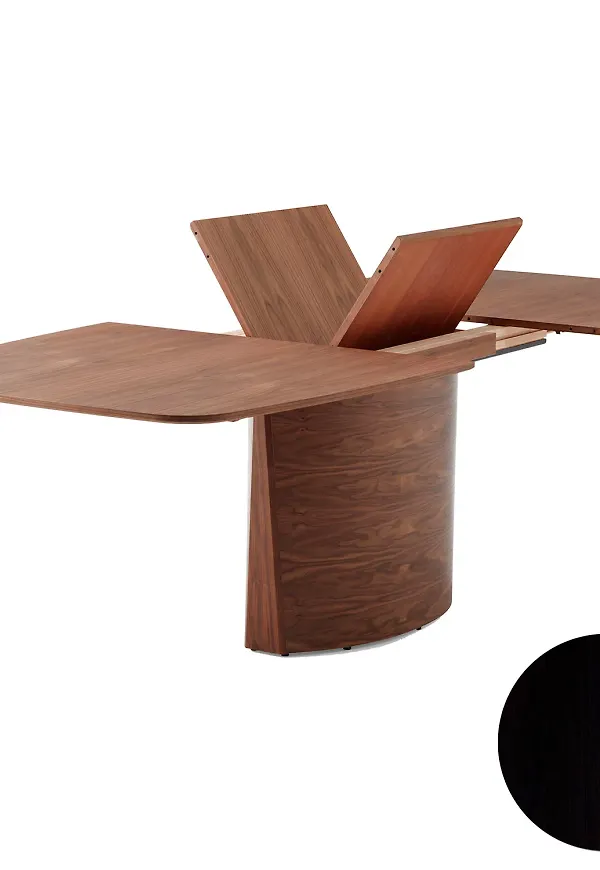 Vacker matbord i ek 2025 från Skovby.