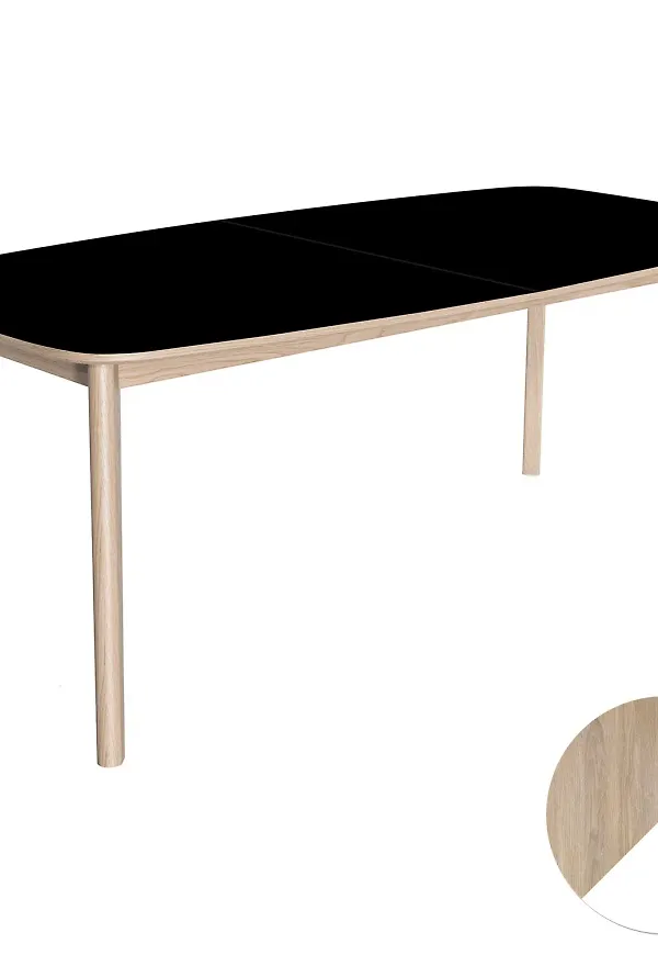 Skovby bord i ek som passar perfekt till sommaren 2025!