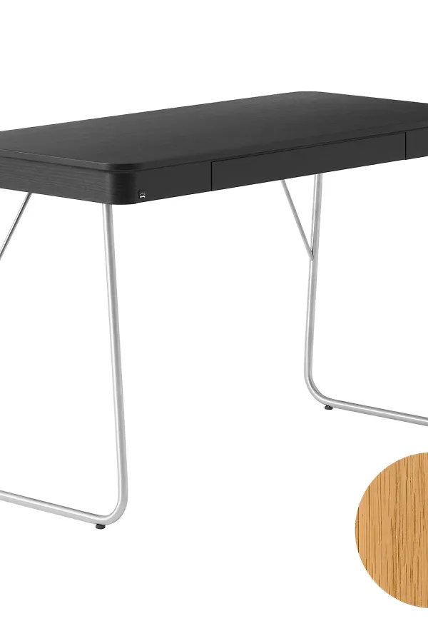 Fin skrivbord i ek 2025 från Skovby.