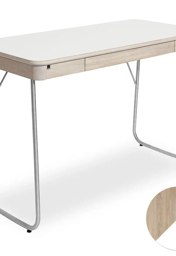 Skrivbord i ek som passar perfekt till sommaren 2025!