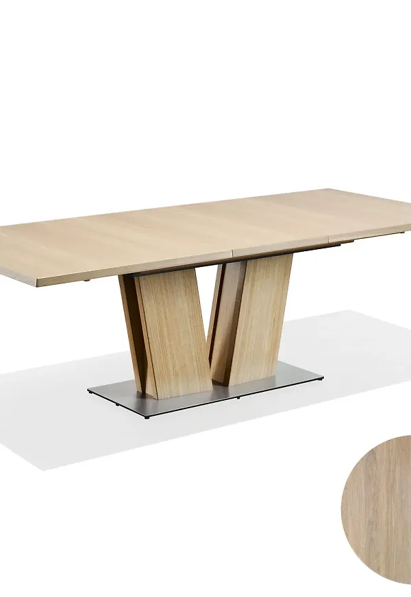 Skovby bord i ek som passar perfekt till sommaren 2025!