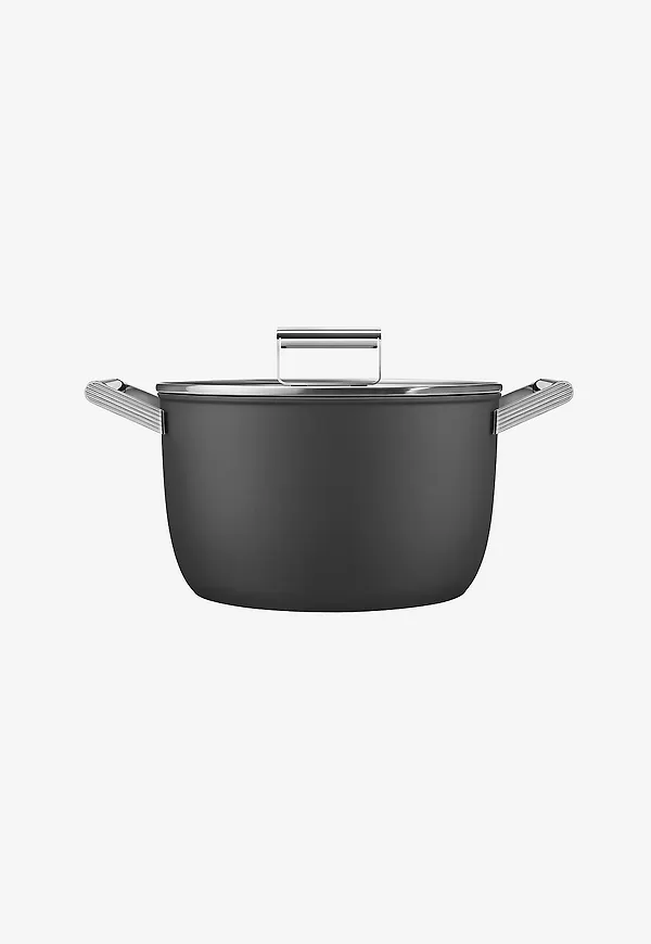 Exklusiv gryta i svart från Smeg.