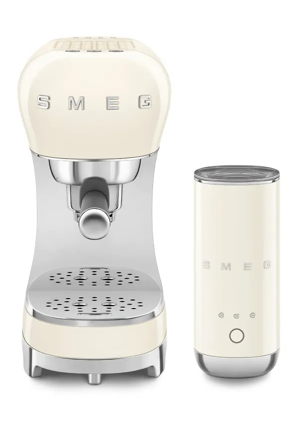 Jättesnygg espressomaskin i beiget från Smeg.