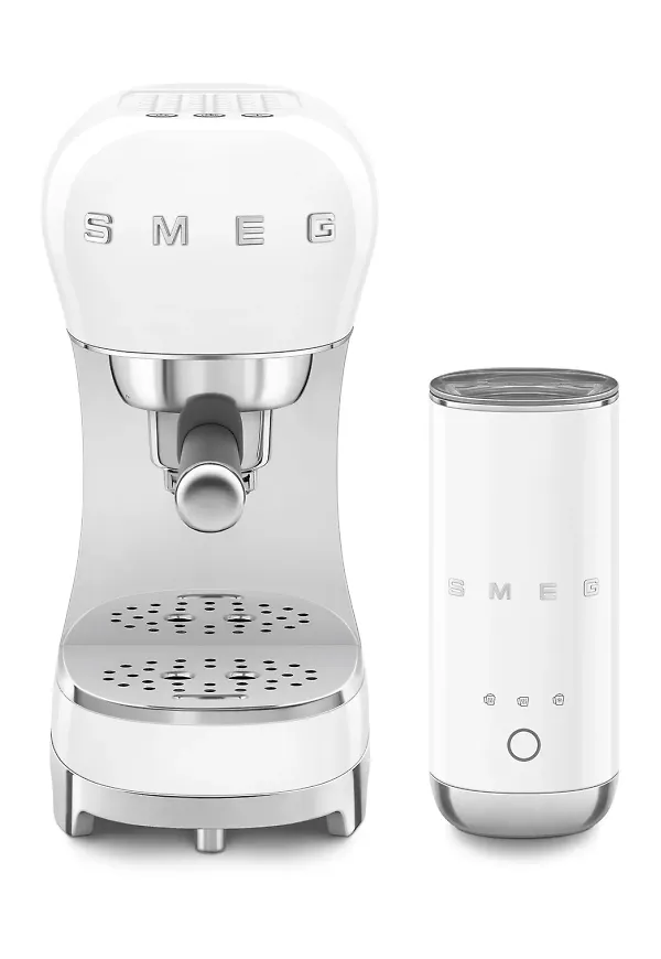 Vit Smeg-mjölkskummare i cool modell.