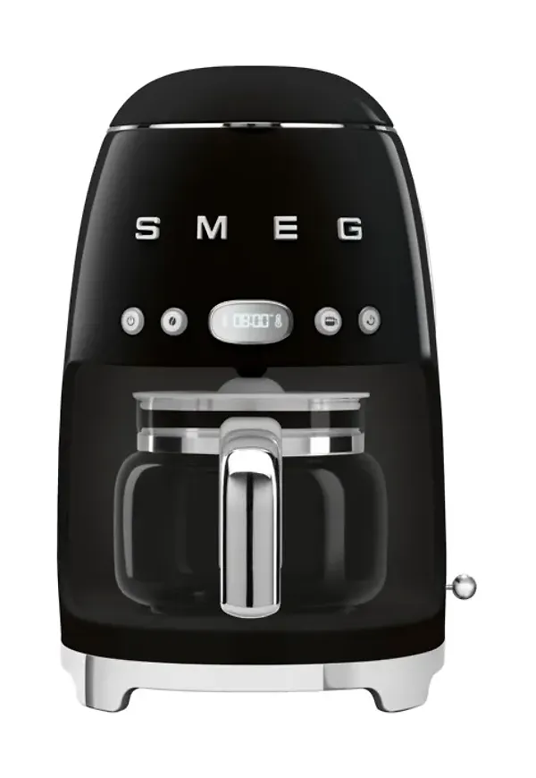 Svart Smeg-kaffebryggare i otroligt snygg modell.