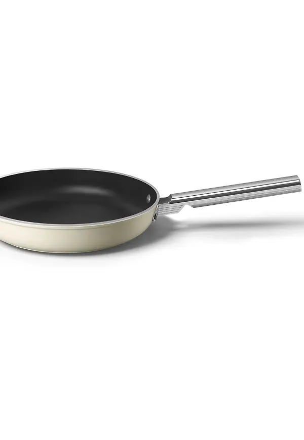 Härlig stekpanna i vitt från Smeg.