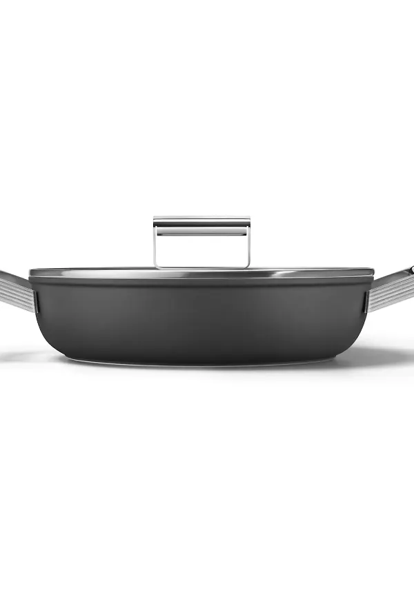 Svart Smeg-traktörpanna i härlig modell.