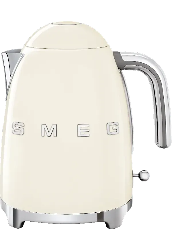 Riktigt trendig vattenkokare i beiget från Smeg.