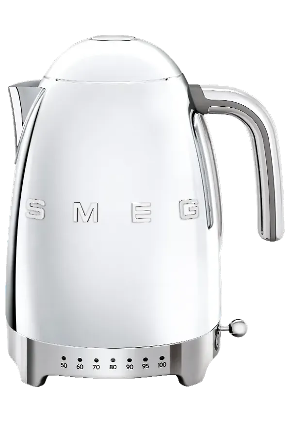 Silverfärgad Smeg-vattenkokare i cool modell.