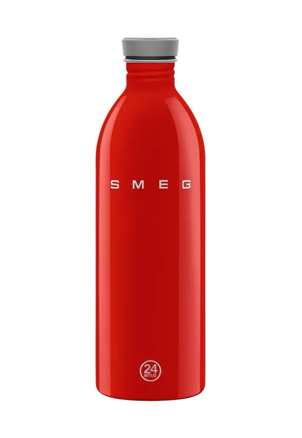 Modern vattenflaska i rött från Smeg.
