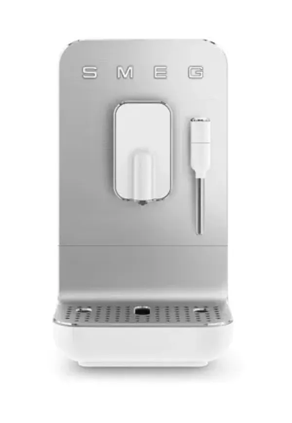 Vacker espressomaskin i vitt från Smeg.