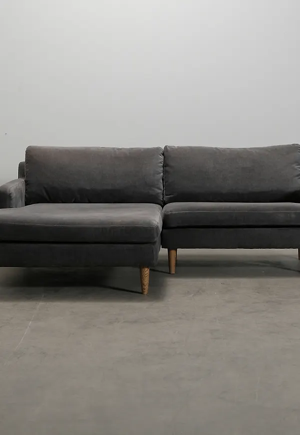 Stilren Soffa som passar bra vid många olika tillfällen.