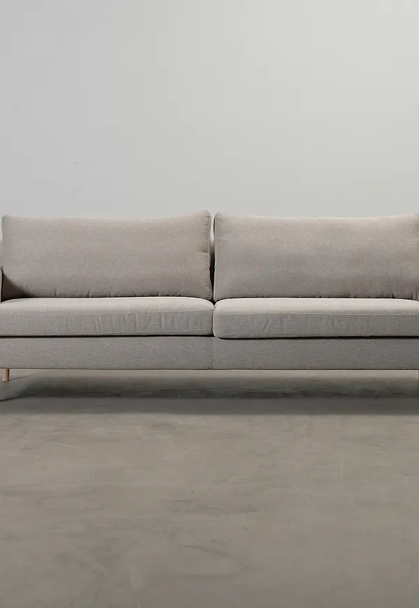 Stilren beige soffa 2025 från Sofacompany.