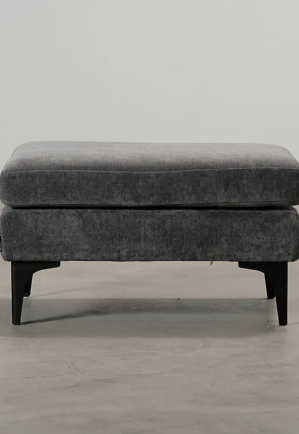 Stilriktig grå fotpall 2025 från Sofacompany.