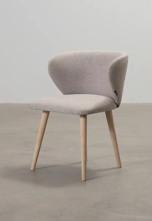 Komfortabel beige stol 2025 från Sofacompany.