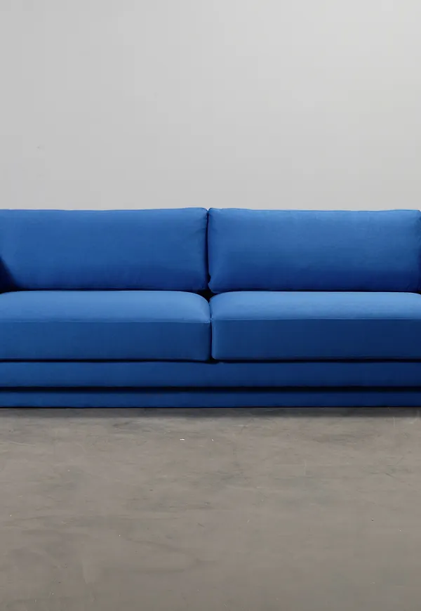 Blå soffa som passar perfekt till hösten 2025!