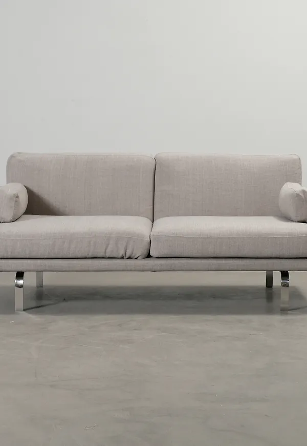 Grå Sofacompany-soffa i skön modell.