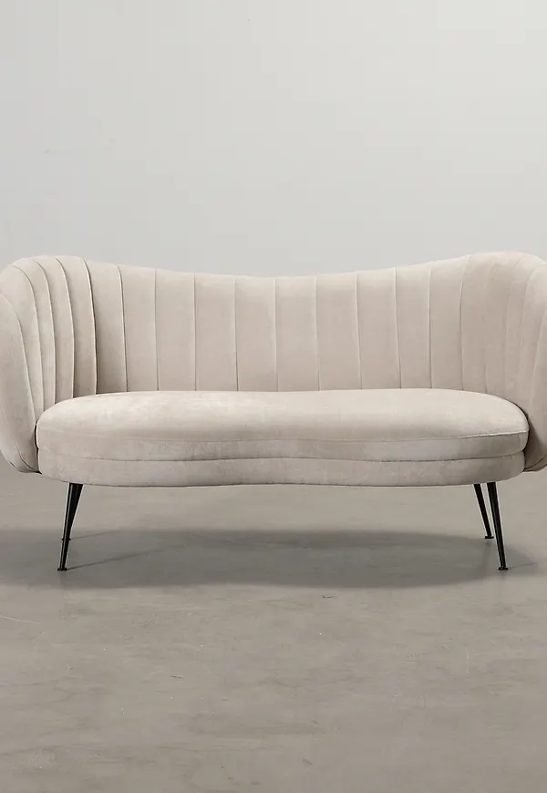Härlig Soffa som passar bra vid många olika tillfällen.