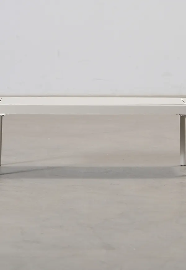 Beige Sofacompany-soffbord i superfin modell.