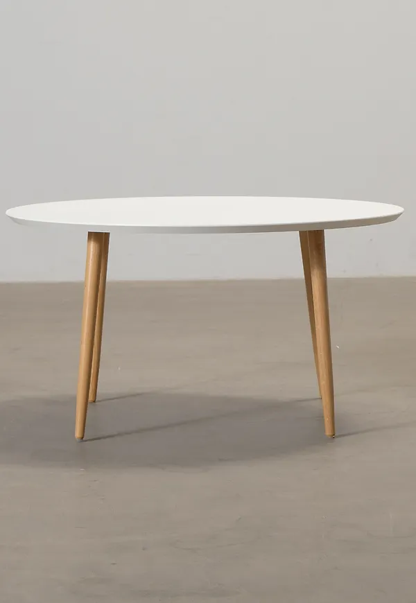 Elegant ekbord 2026 från Sofacompany.